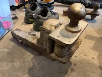 This was a hitch my dad used to pull our heavy old RV behind his station wagon back in the 80s I don...
