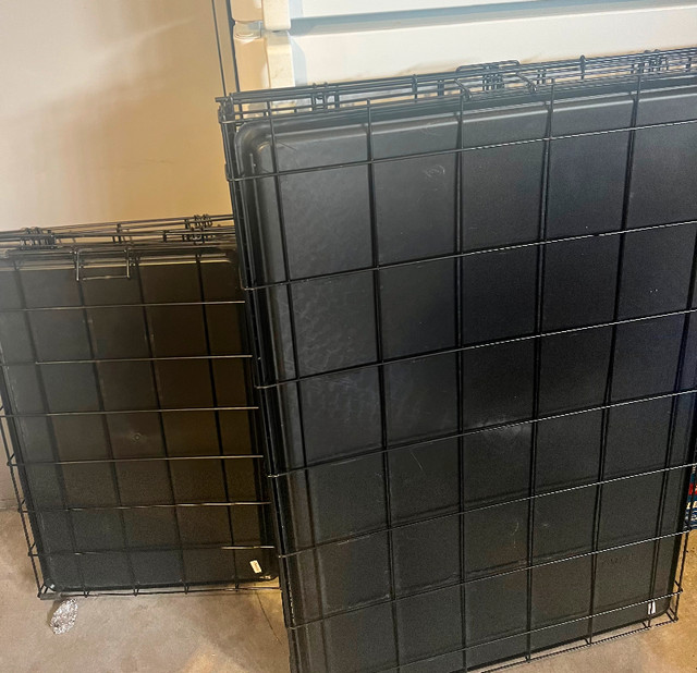 2 dog kennels in Accessories in Timmins