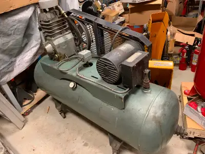 240 volt Shop Compressor..ready to go with plug... 80 gal tank, Cast pump not cheap aluminum . Tank...