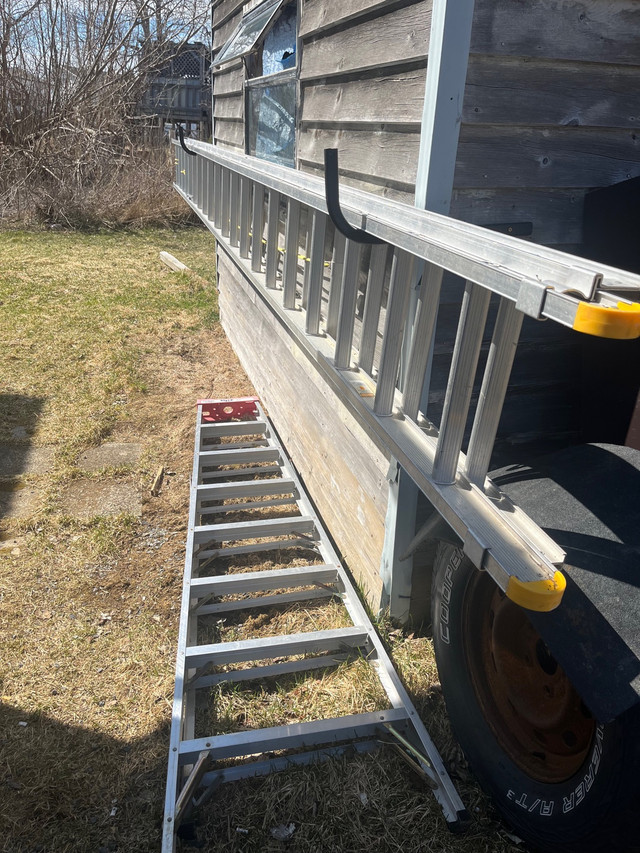 40 ft Ladder in Ladders & Scaffolding in Gander