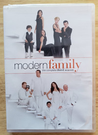 DVD SET: MODERN FAMILY - COMPLETE SEASON 3 ---- 3 DISCS
