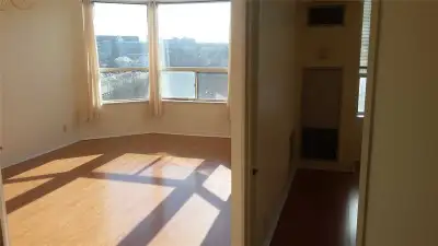 1 Bed 1 Bath Condo Apartment for rent Etobicoke / Toronto. Steps to Humber College Bus terminal - gr...