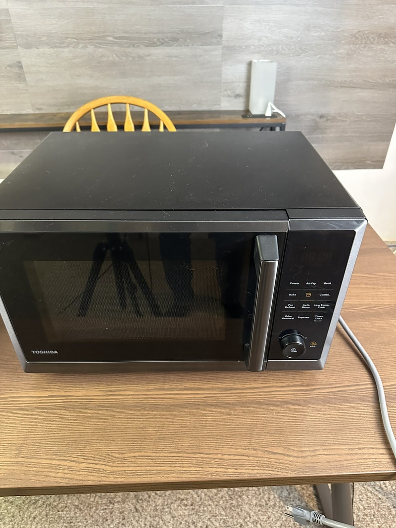 Toshiba 8 in 1 convection oven and air fryer Microwaves & Cookers