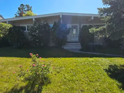 3 bedrooms main floor (Calgary Se)