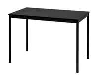 Table IKEA avec 2 chaises