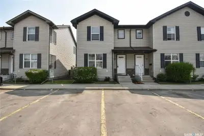 3-Bedroom End-Unit Townhouse for Rent in Lakewood Welcome to this bright and spacious 3-bedroom, 1.5...