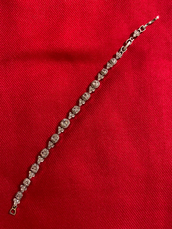 Sparkling Bracelet in Jewellery & Watches in Kitchener / Waterloo