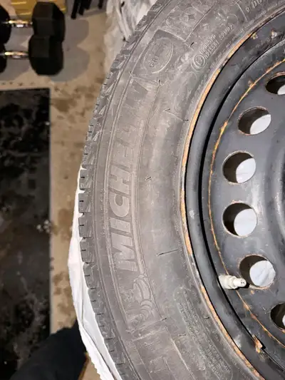 215/60R17 Excellent condition barely used for 3 seasons. pick up in Vaughan