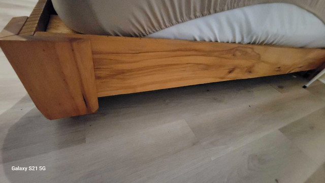 Hand made rock maple solid wood king size.bed in Beds & Mattresses in Cape Breton - Image 4