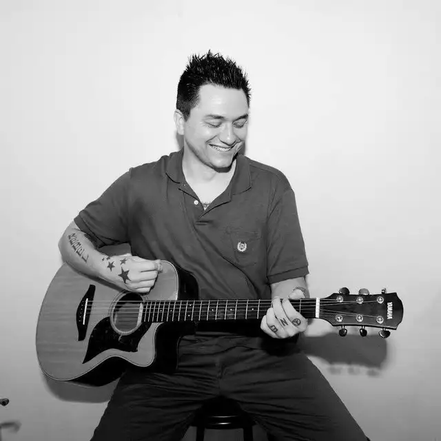 Silver Strings Guitar Lessons63760466898305120