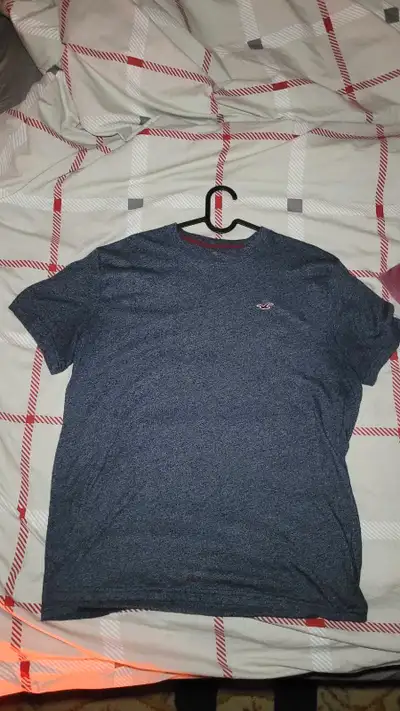 2 Hollister Men’s T-Shirts – Size Large, View more