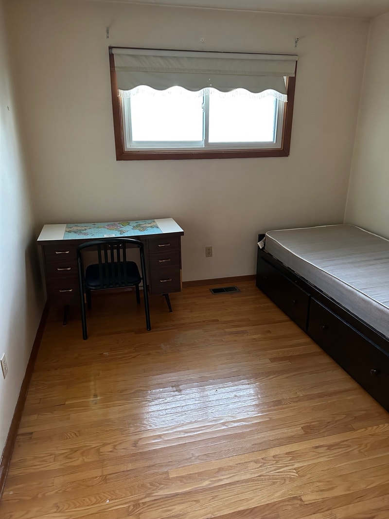 Fully furnished room for rent Room Rentals & Roommates Guelph Kijiji