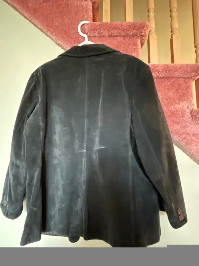 Beautiful classic Lady Hathaway suede jacket / coat -XXL in Women's - Tops & Outerwear in Kingston - Image 5