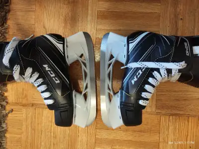 Like New - CCM 9040 hockey skate shoes size youth 13, View more