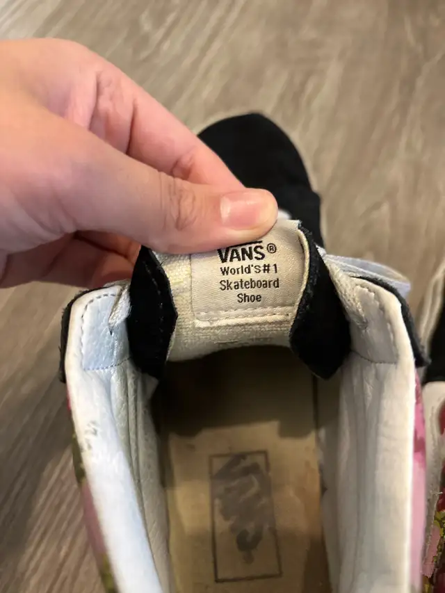 Vans Shoes in Women's - Shoes in City of Toronto - Image 5