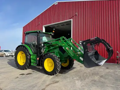 2013 John Deere 6105R w H-340 loader and grapple. Awesome ranching / haying/ feeding tractor -tires...