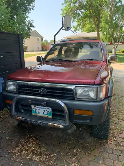 A rare find. Right hand drive, 4cyl deisel, automatic 219,415 km No safety leak in exhaust manifold...