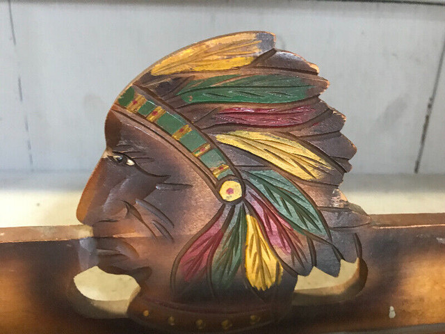 VINTAGE NATIVE INDIAN CHIEF TIE RACK WOODEN in Arts & Collectibles in Mississauga / Peel Region - Image 3