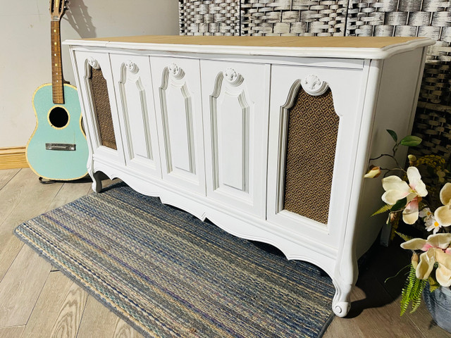  Beautiful, solid wood credenza kitchen bar in Hutches & Display Cabinets in Charlottetown - Image 3