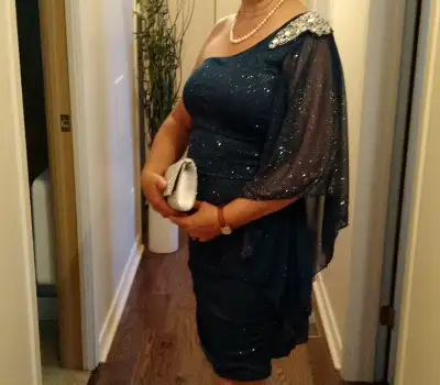 Robe et sac à main utilisé 2 fois  (valeur de $ 300.00), View more