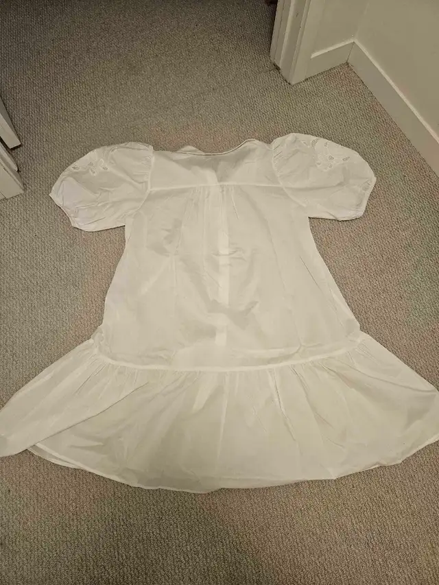 Chic Dress for Sale in Multi-item in City of Toronto - Image 3