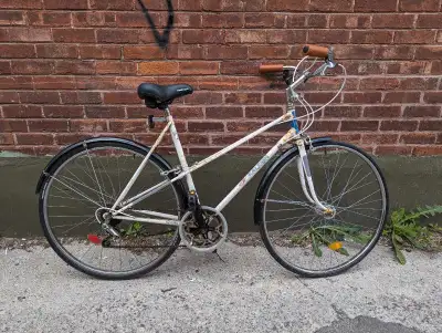 Vintage Raleigh ladies/mixte city bike -12 speed - tuned up