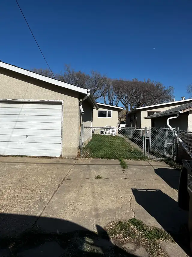 Garage Bay For Rent