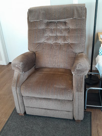 CLEAN ELECTRIC LIFT chair and recliner MOVING