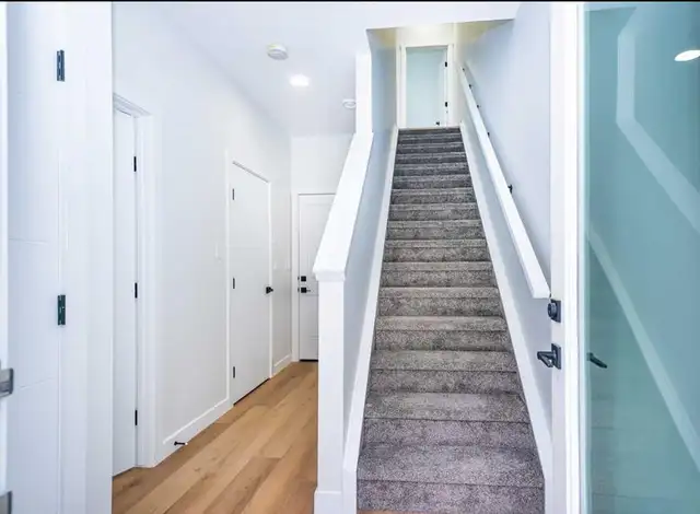 Ensuite Room For Rent- Townhome in Short Term Rentals in Calgary - Image 4