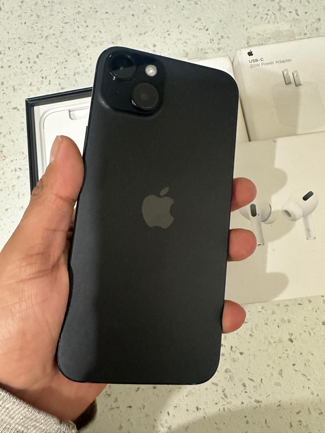 iPhone 15 Plus 128gb **Airpods/Charger Set/Delivery** in Cell Phones in Mississauga / Peel Region - Image 4