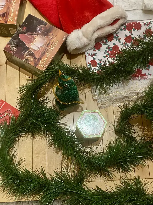 lots of Christmas decorations in Holiday, Event & Seasonal in Calgary - Image 10