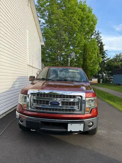 2014 Ford F-150 XTR 4x4 – One Owner – Only 106,000 km For sale is a well-maintained 2014 Ford F-150...
