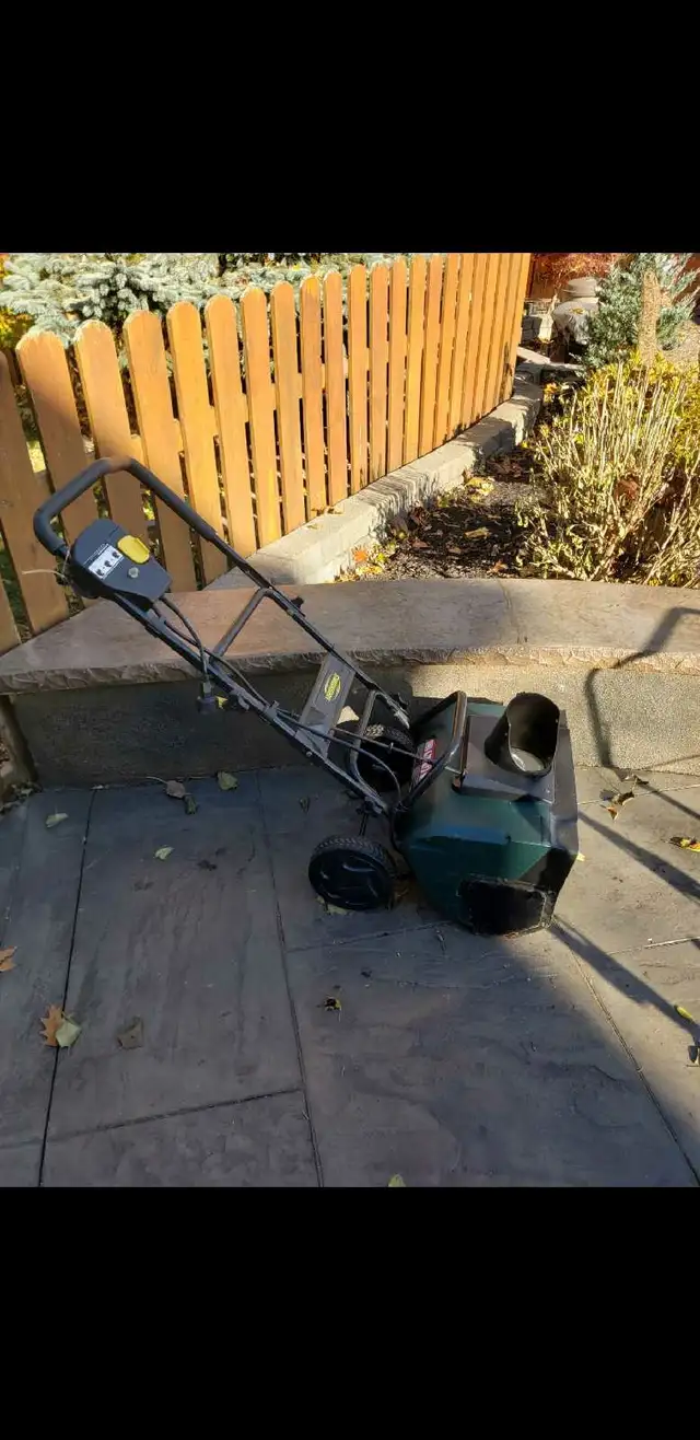 snowblower Yardworks parts in Snowblowers in City of Toronto - Image 2