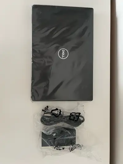 BNIB Dell Latitude 7420 Business Class Laptop. -carbon fiber clamshell -14” screen -i7 11th gen proc...