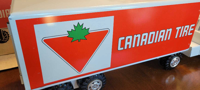 Vintage Marx Canadian Tire Pressed Steel Tractor Trailer  in Arts & Collectibles in Barrie - Image 2