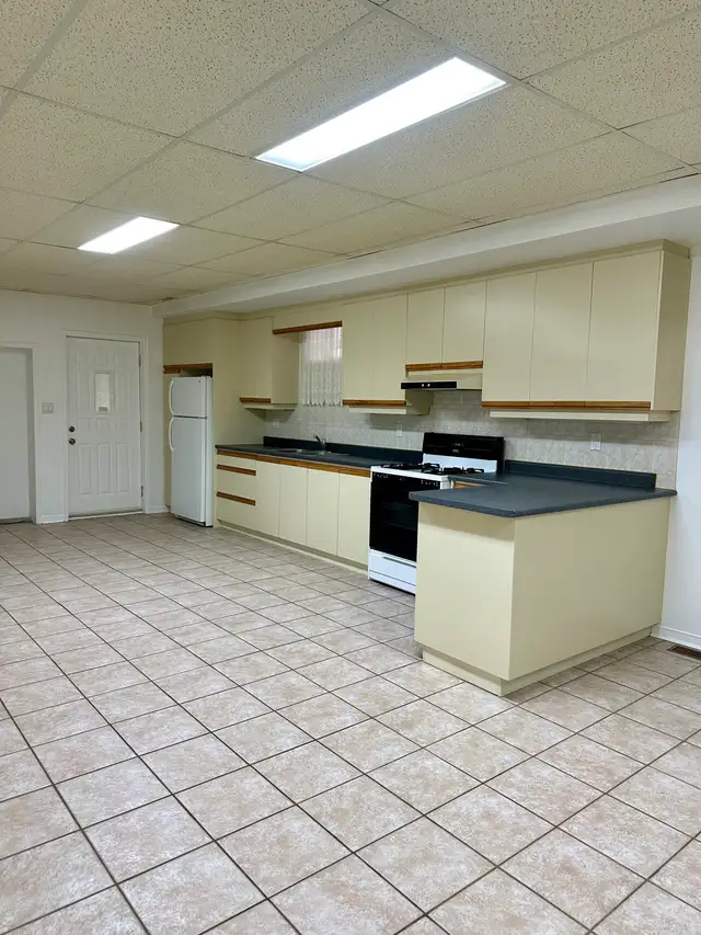 Large 2 Bedroom Bsmt –$2100 Utilities/Parking –Dufferin/Eglinton