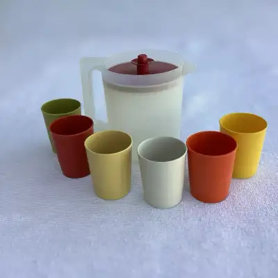Tupperware vintage - Ensemble pichets et 6 verres en bonne condition Prix pour le tout. - Pichet (#...