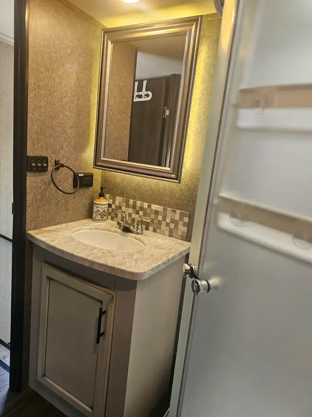 à vendre Fifth Wheel Jayco 2020 35 pieds in Travel Trailers & Campers in Lévis - Image 10