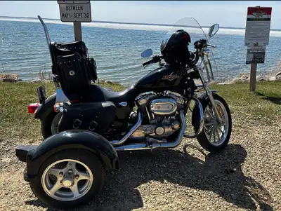 This 2009 Harley comes with installed Tow Pak Trike Kit. Leather Saddle Bags included.