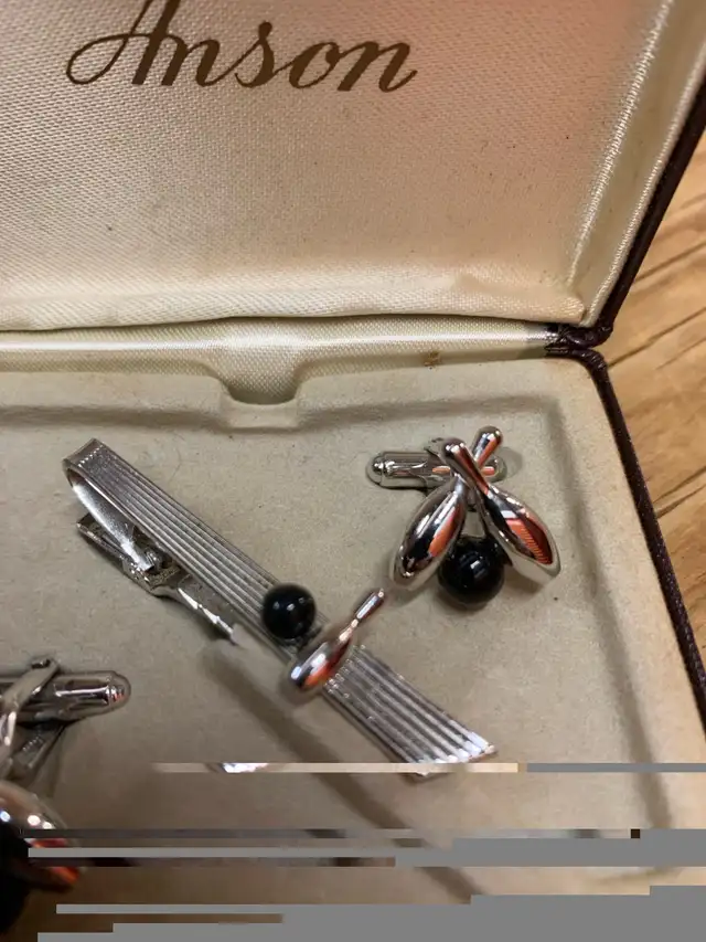 Bowling tie clip and cuff links- silver tones in Jewellery & Watches in City of Montréal - Image 4