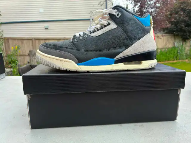 Air Jordan 3 Retro OG "Black/Chile Red-Neutral Grey" in Men's Shoes in Strathcona County - Image 3