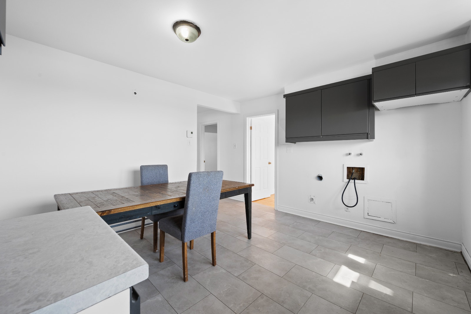 GRAND 5½ avec 3 chambres à coucher, Libre Immédiatement !! — photo 3