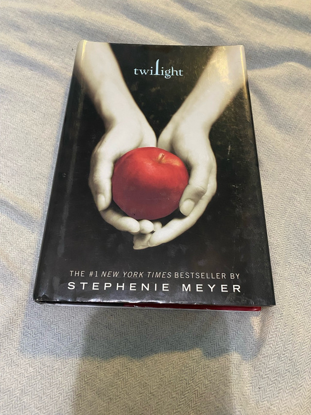 Twilight book in Children & Young Adult in Gatineau
