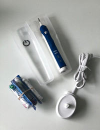 Oral B Braun Electric Toothbrush Travel Set