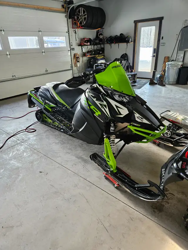 2018 Arctic Cat 8000 limited ES 137 in Snowmobiles in Belleville - Image 6