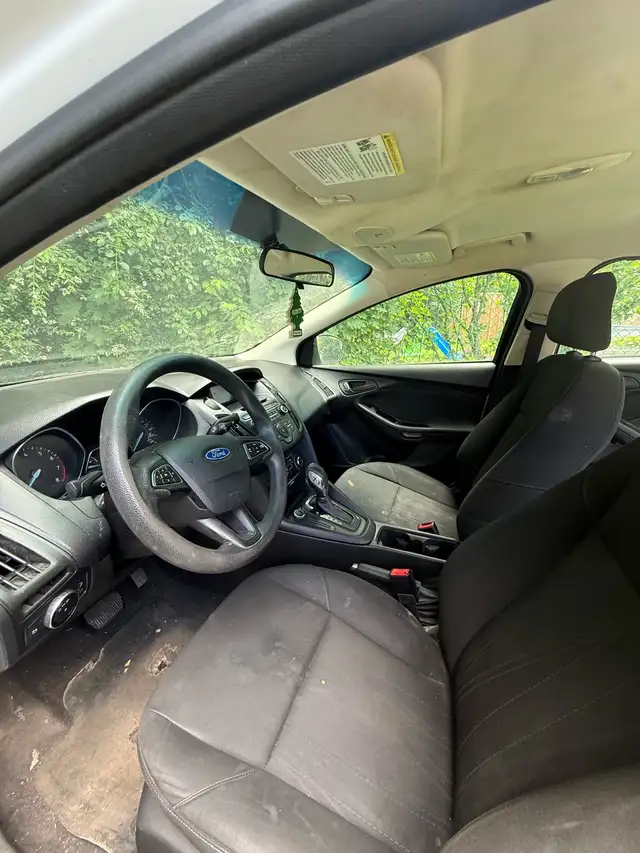 2015 Ford focus-As is564717193234360324
