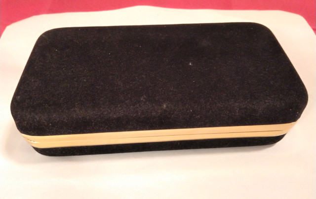 Vintage Black Velvet travel jewellery box in Jewellery & Watches in Oakville / Halton Region - Image 2