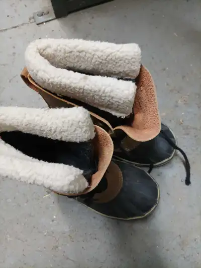 Sorel Boots - Size 3 9-10 year, View more