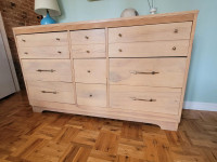 Wooden Dresser - commode en bois