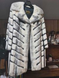Women petite 10 fur coat